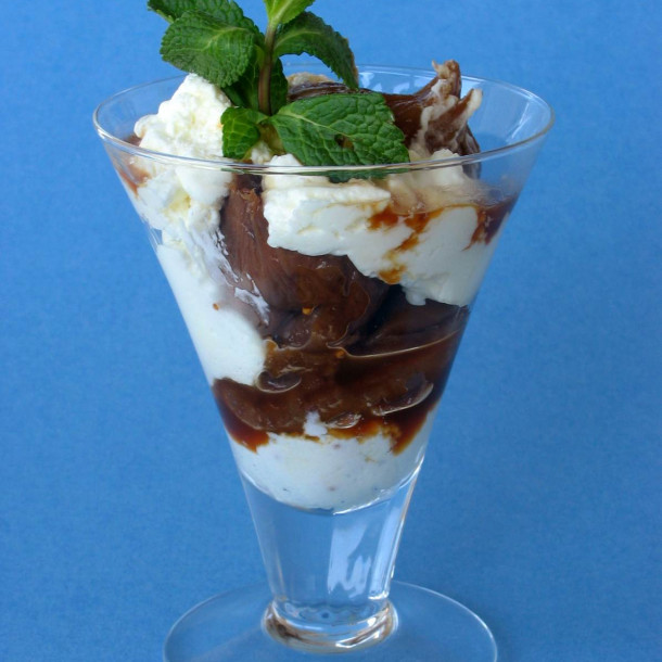 Figues pochées à la crème