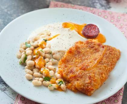 Filet de bar en croûte de chorizo, purée et mousse de haricots cocos de Paimpol