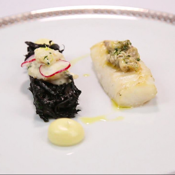 Filet de Saint-Pierre, tartare d'huitres et trompettes de la mort