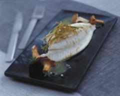 Filet de turbot aux girolles et émulsion d'huile d'olive de Provence