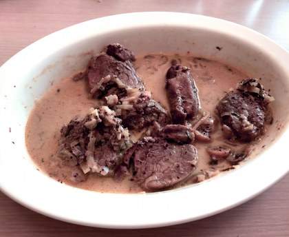 Filet mignon à la moutarde à l'ancienne, sauge et vinaigre de framboise