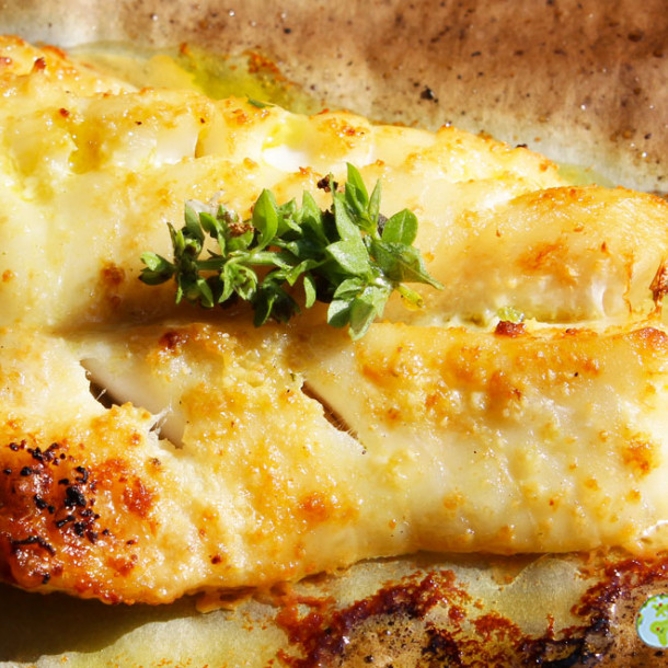 Filets de daurade au four, ail et huile d’olive au basilic