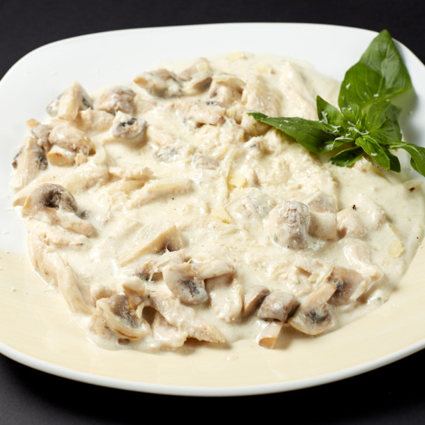 Filets de poulet à la crème et vin blanc