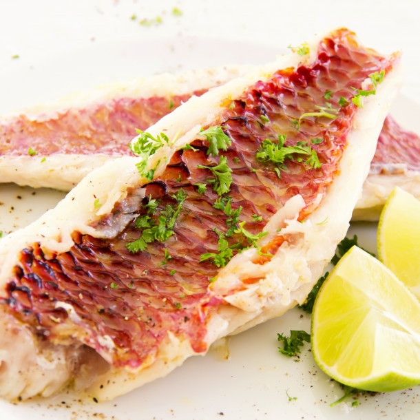 Filets de rougets et sauce au pesto et citron