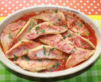 Filets de rougets sur lit de tomates