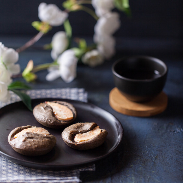 Financiers au sésame noir et poire  