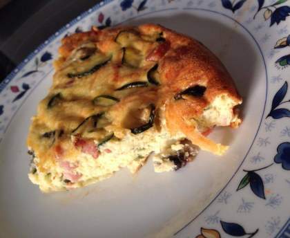 Flan aux courgettes, champignons et lardons