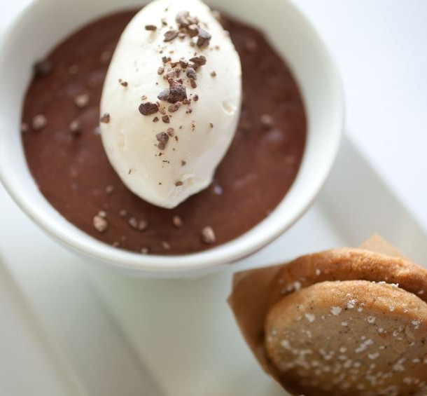 Flans à la vanille, nappés au chocolat 