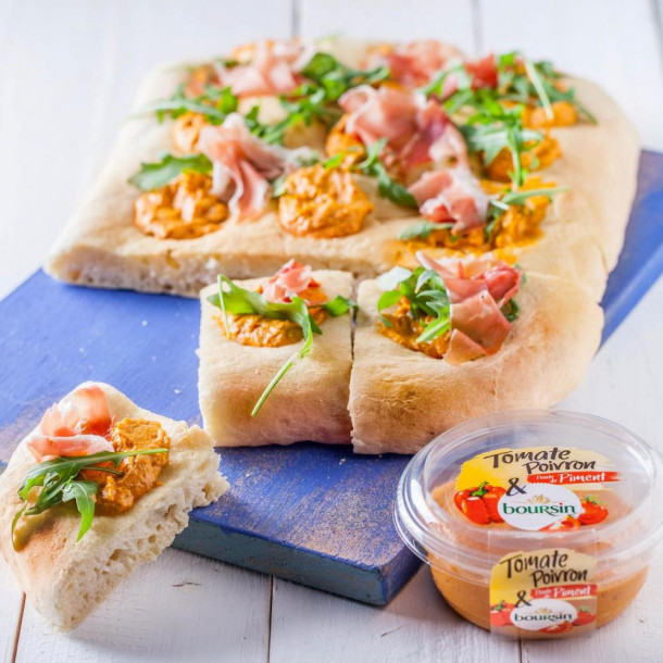 Focaccia au Boursin® Tartinable Tomate Poivron, asperges grillées et jambon cru