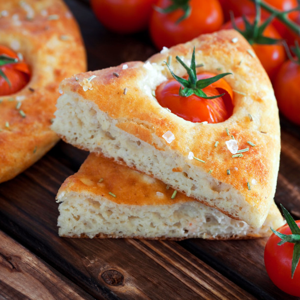 Focaccia aux tomates cerises et romarin