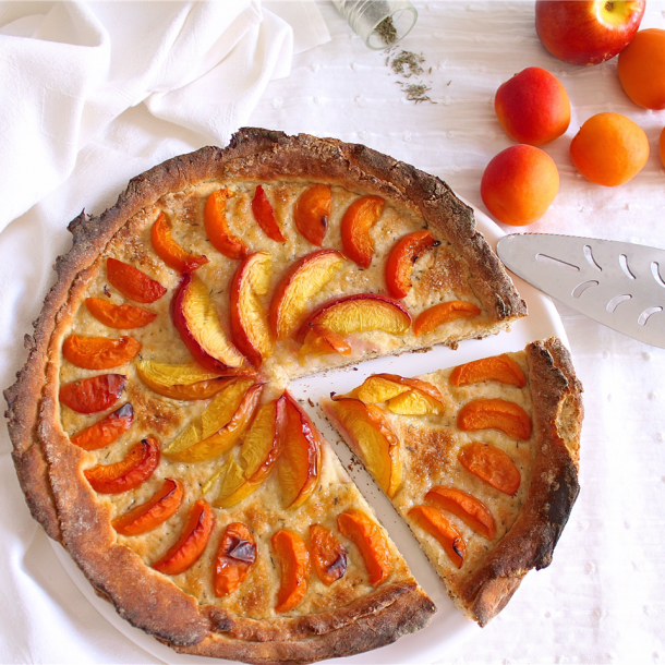 Focaccia sucrée thym, pêches, abricots (vegan, sans lactose)