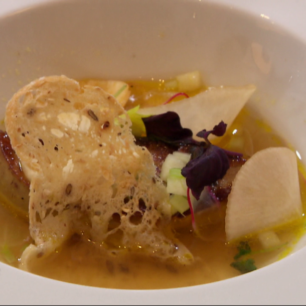 Foie poêlé, bouillon thaï et légumes croquants