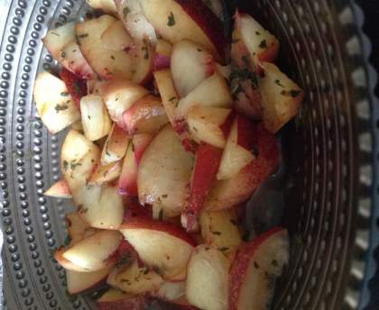 Fraîcheur de nectarines à la menthe