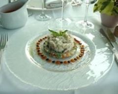 Fraîcheur de tourteaux aux légumes croquants et coulis de tomates au basilic 
