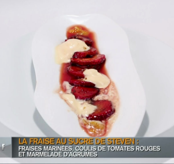 Fraises marinées, coulis de tomates rouges