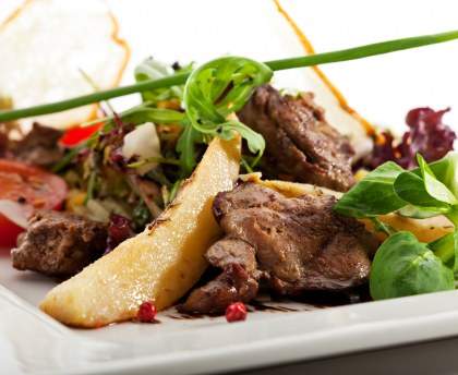 Fricassée de foies de volailles aux girolles et au rosé