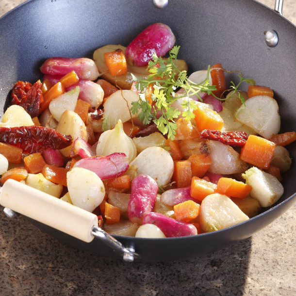 Fricassée de légumes nouveaux et tomates confites