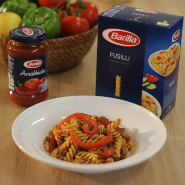 Fusilli sautés au bœuf et aux poivrons sauce Arrabbiata