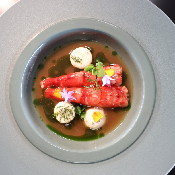 Gamberoso consommé de crevettes grises et sphérification crème aigrelette 