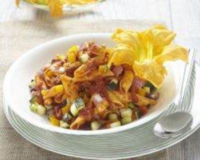 Garganelli à la sauce Bolognese , légumes et fleur de courgette
