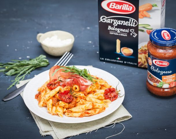 Garganelli à la sauce Bolognese , speck et roquette