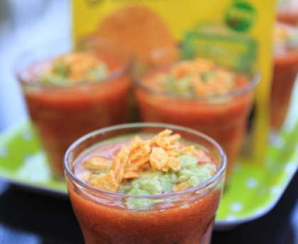 Gaspacho épicé au guacamole et tortilla chips