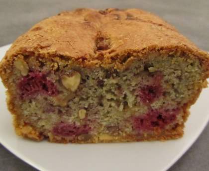 Gâteau à la framboise, noix et chocolat blanc