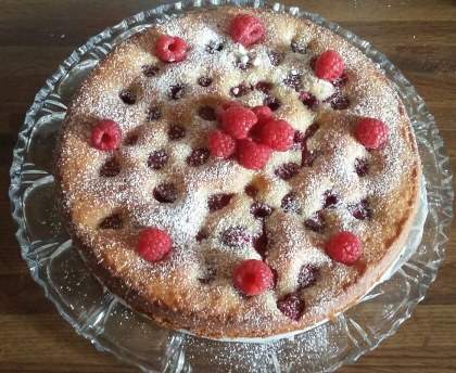 Gâteau à la pâte d'amandes aux framboises