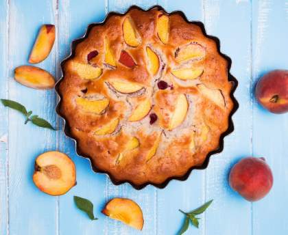 Gâteau à la pêche et à la menthe