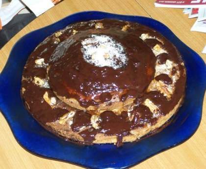 Gâteau au nappage de chocolat et de caramel