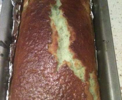Gâteau au yaourt au curaçao et  aux pruneaux