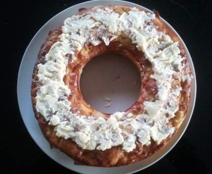 Gâteau au yaourt, pommes et chocolat blanc
