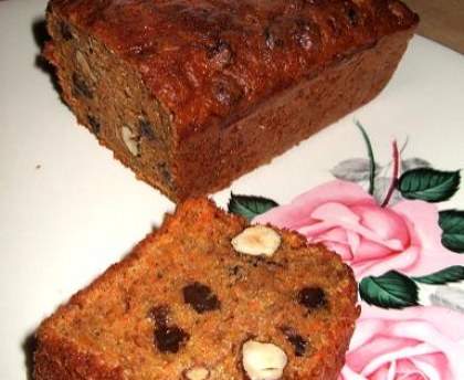 Gâteau aux carottes (noisettes, raisins secs, gingembre et cannelle)