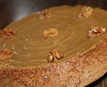 Gâteau aux noix et son glaçage au café