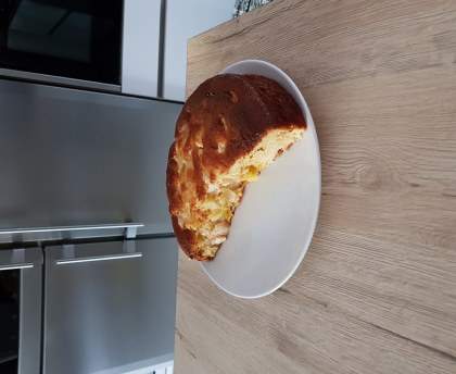 Gâteau avec les fruits du punch