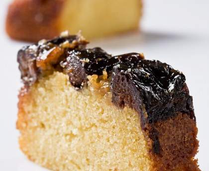 Gâteau caramélisé aux pruneaux