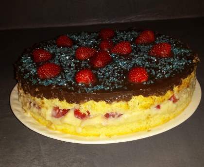 Gâteau d'anniversaire aux fraises