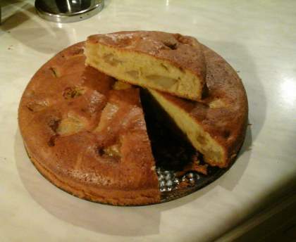 Gâteau de poires caramélisées au lait de coco