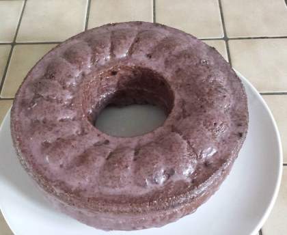 Gâteau et glaçage au vin rouge 
