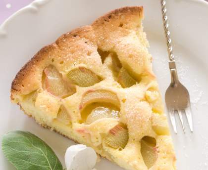 Gâteau fin à la rhubarbe