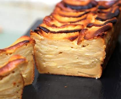 Gâteau invisible aux pommes et au caramel au beurre salé