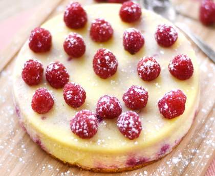 Gâteau magique au chocolat blanc et framboises