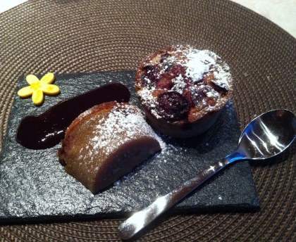 Gâteau moelleux au chocolat et à la cerise