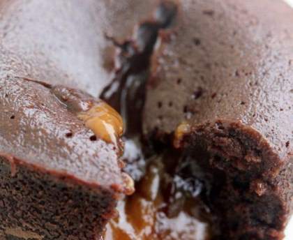Gâteau moelleux caramel et chocolat