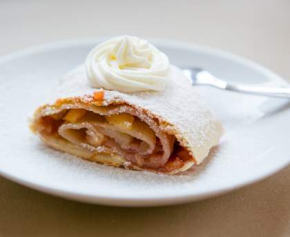 Gâteau moelleux roulé à la pomme