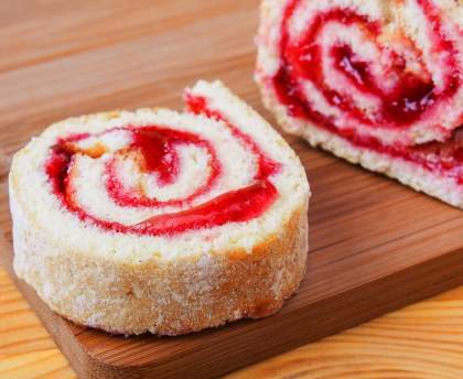 Gâteau roulé à la confiture de fraises
