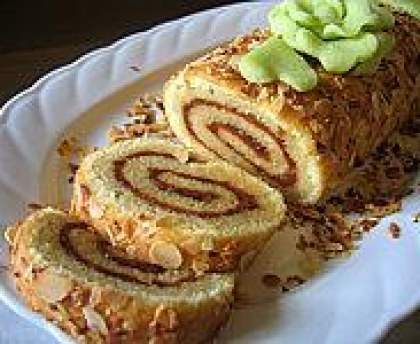 Gâteau roulé à la marmelade d'oranges amères et amandes