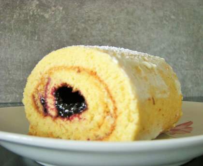 Gateau roulé à la pistache au coeur cerise