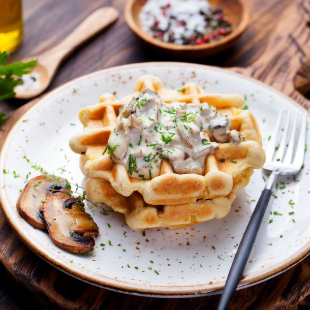 Gaufre salée aux champignons à la crème