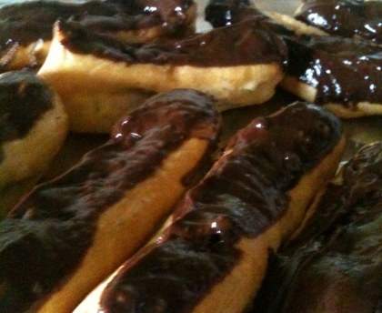 Glaçage au chocolat pour éclairs